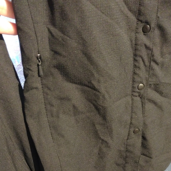 Columbia Women's Black Button Down Long Sleeves Shirt - Picture 9 of 17